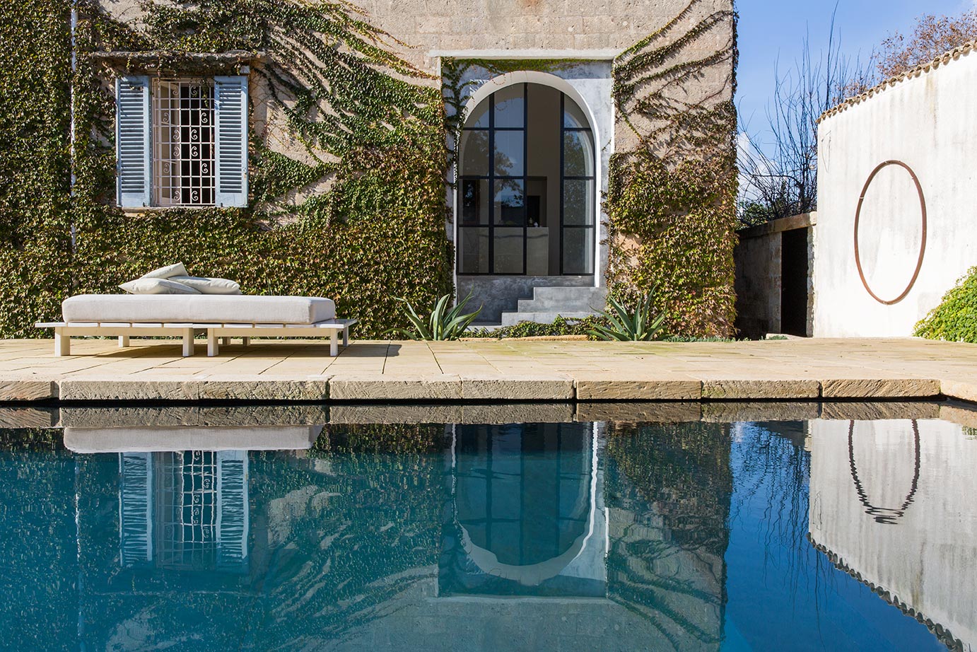TRÈS PEU D'OR