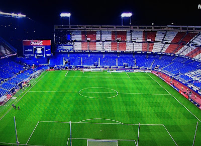 Hamburguesa con queso en plato de Star Wars - Cheeseburger - Star Wars - Hamburguesa - Burger - El último derbi en el Calderón - Atlético de Madrid 0-3 Real Madrid - el troblogdita - el fancine - el gastrónomo