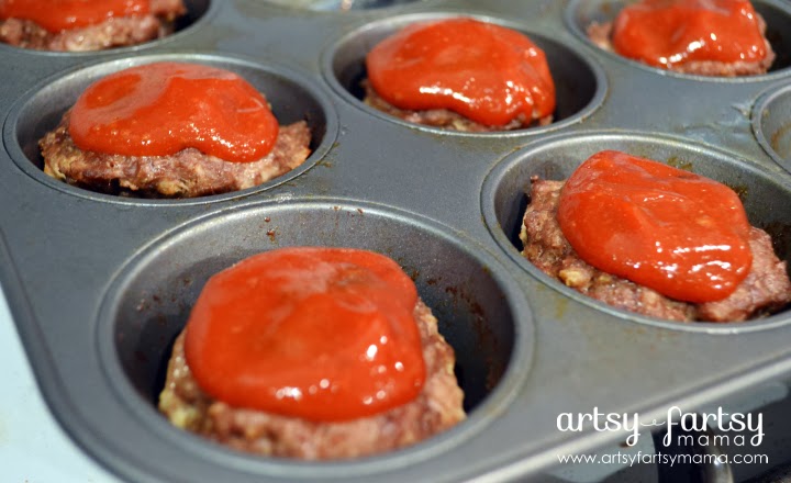 Perfect Mini Meatloaf at artsyfartsymama.com