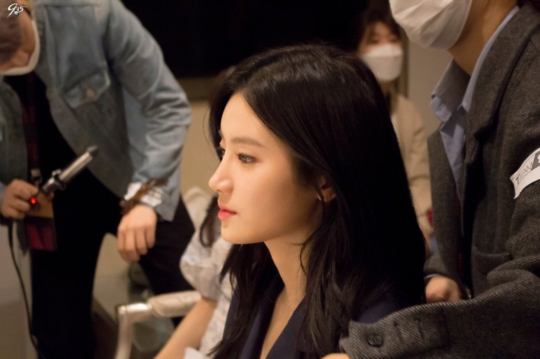 요즘 좀 많이 신경쓰이기 시작한 '잘생쁨' 여자라이징 배우 | 인스티즈