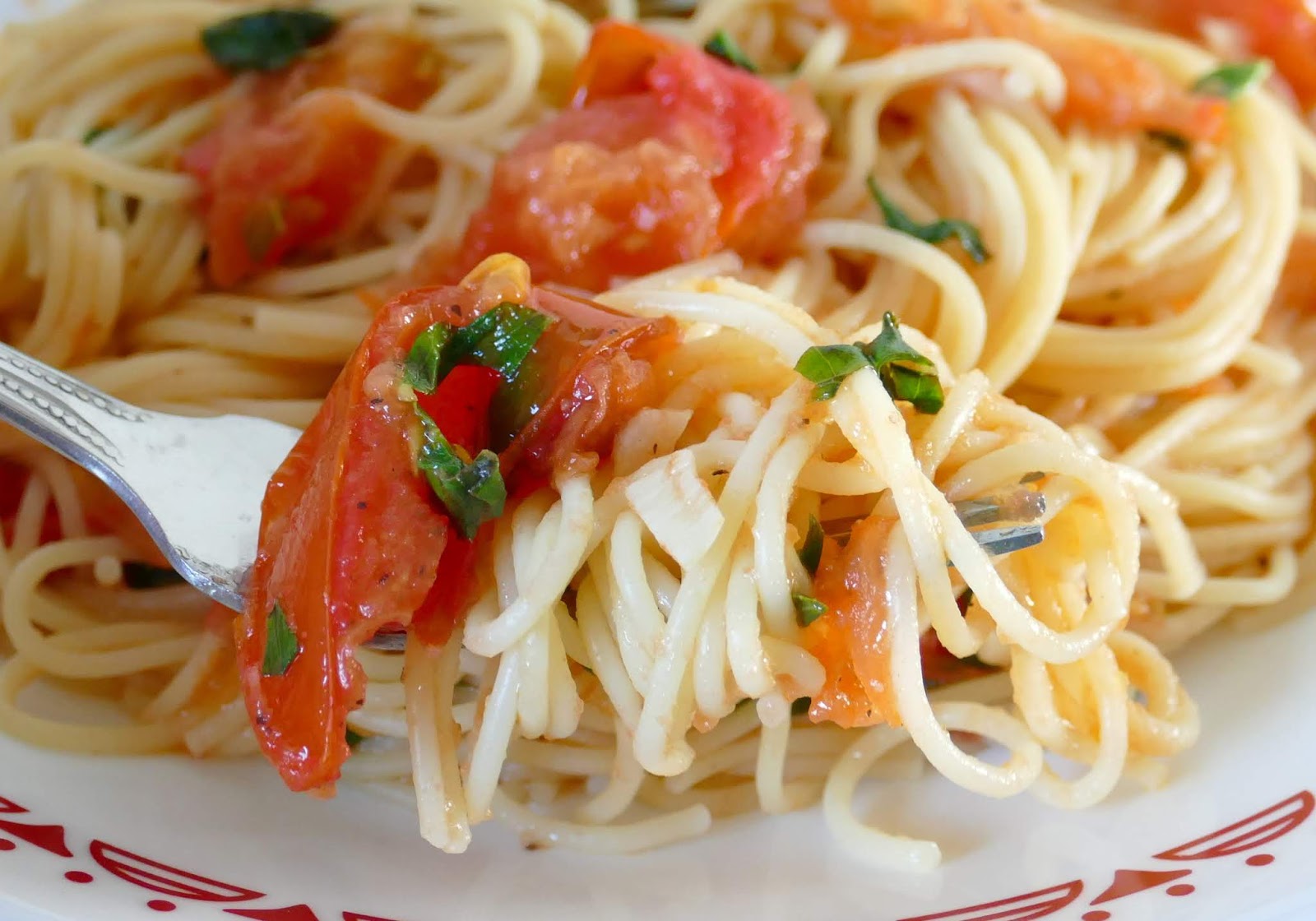 CAPELLINI COM CAMARÕEZINHOS FRESCOS, ALCAPARRAS E TOMATES - Prazeres da Mesa