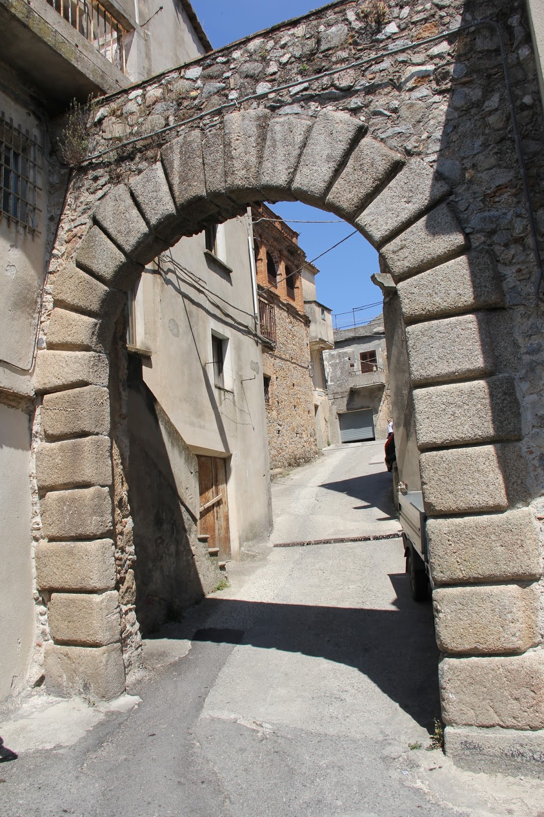 Santa Caterina Dello Ionio Vittorio Sgarbi Visita Il Di Santa Caterina Dello Ionio