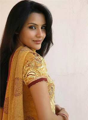 Tamil-Actress-Priya-Anand-Hot-Wallpaper