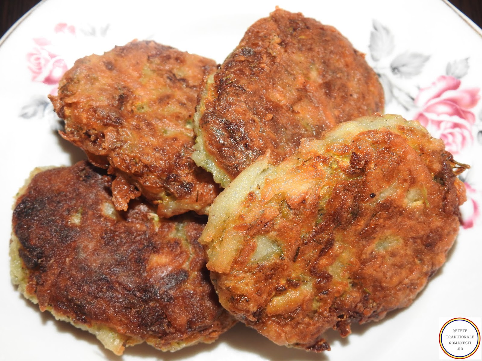 Chiftele de dovlecei reteta Retetetraditionaleromanesti.ro