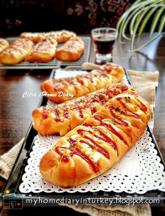 Bakery style Sausage Roll Bread / Resep Roti Sosis a la bakeri | Çitra's Home Diary. #sausagebread #sausageroll #sausagebreadroll #breakfast #brunch #picnicmenuidea #reseprotisosis #sosislipogaca