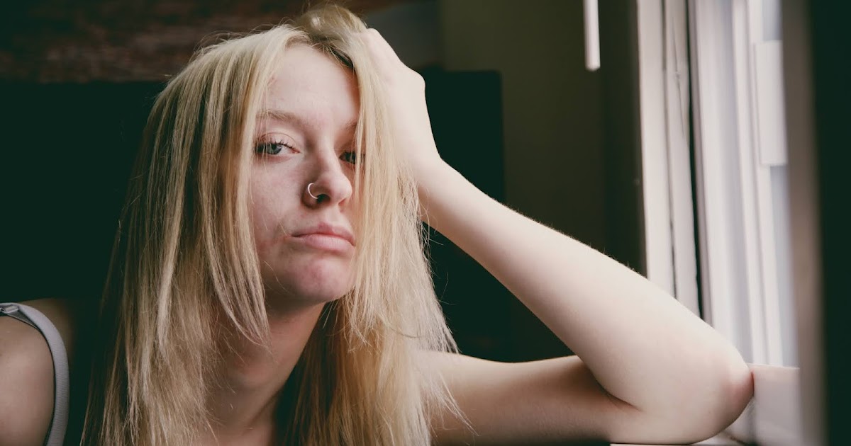 "Cork high and bottle deep" nghĩa là gì?