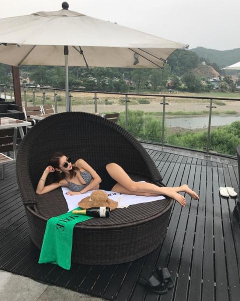 Người mẫu Hàn đẹp hơn nhờ phẫu thuật thẩm mỹ Người mẫu Hàn đẹp hơn nhờ phẫu thuật thẩm mỹ