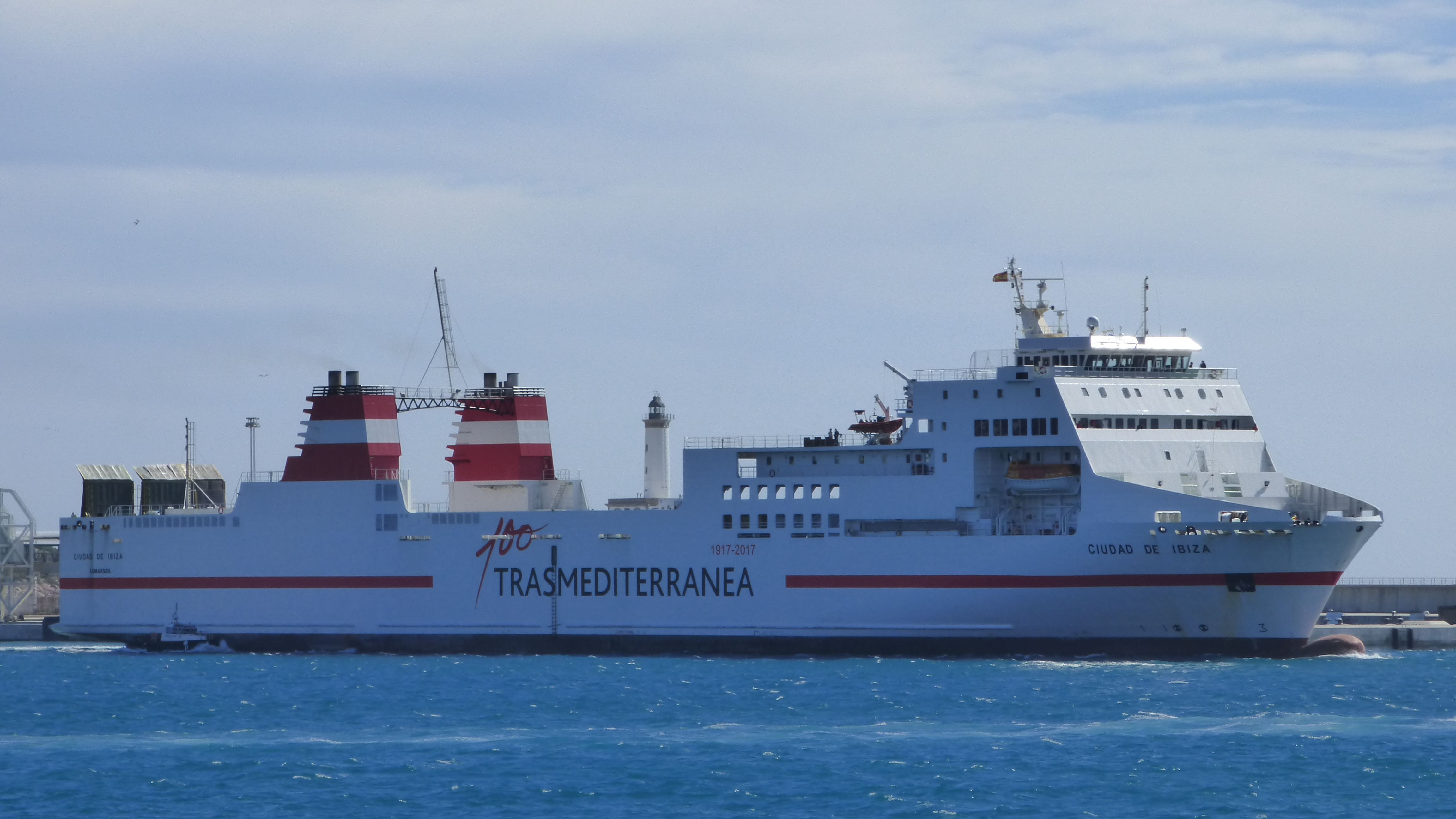 FERRYBALEAR El "Ciudad de a la grada de Gibraltar