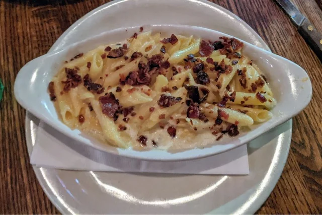 One Day in Seattle: Mac and cheese with bacon at Deluxe Bar and Grill in Capitol Hill