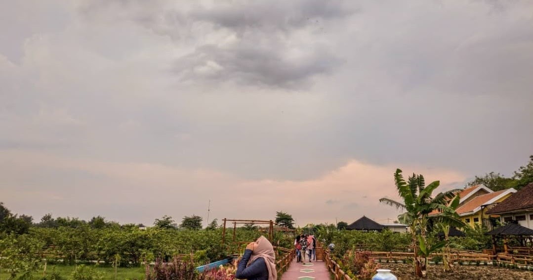 Harga Tiket Masuk Taman Pinggir Nggawan Bojonegoro 2020 ...