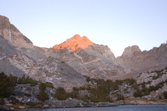 Picture of Dragon Peak in the Sierra Neada range of mountains. 