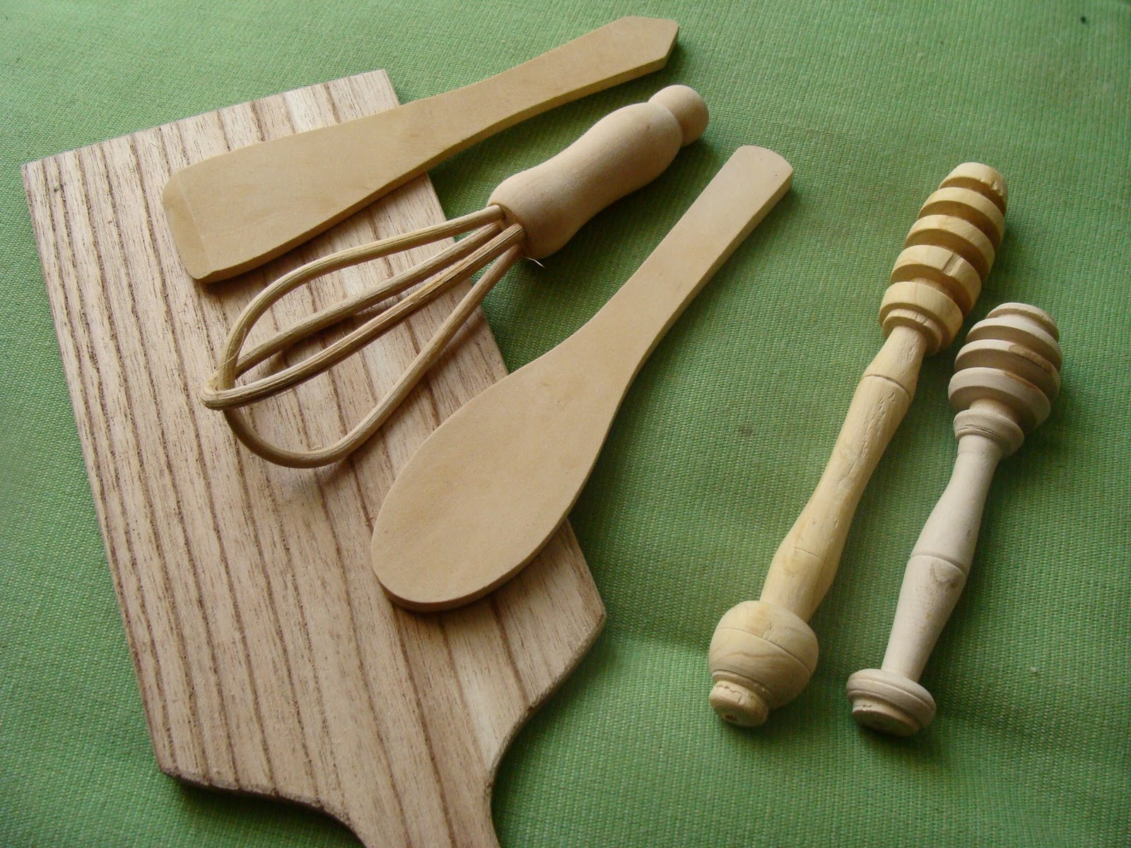 La cuisine de mes loulous: Les ustensiles en bois de sa dinette