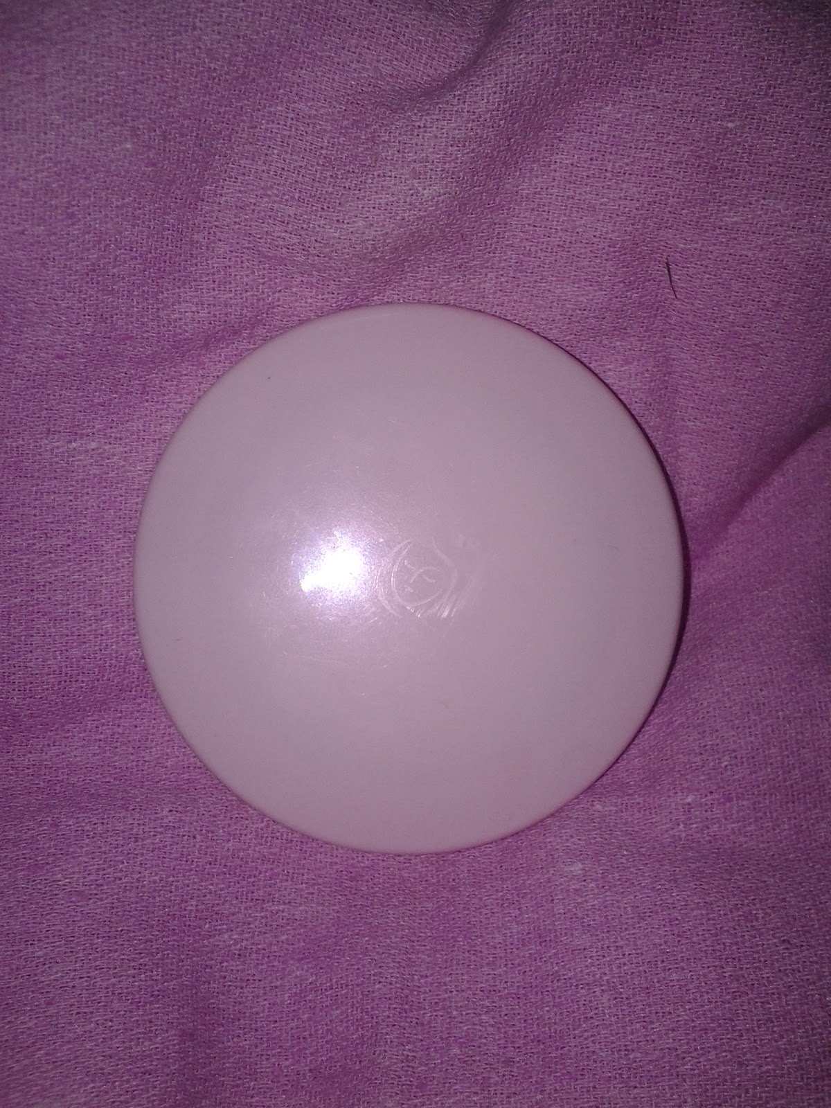 Armie's Tantrums Johnson's face powder in beige