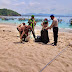 Koramil 0824/23 Wuluhan Bersama Pramuka Saka Wira Kartika Bersihkan Pantai Wisata Papuma