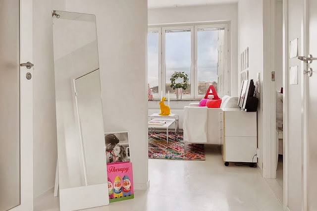 Mickey House: pequeno apartamento colorido e clean. Blog Achados de Decoração Mickey House: pequeno apartamento colorido e clean. Blog Achados de Decoração