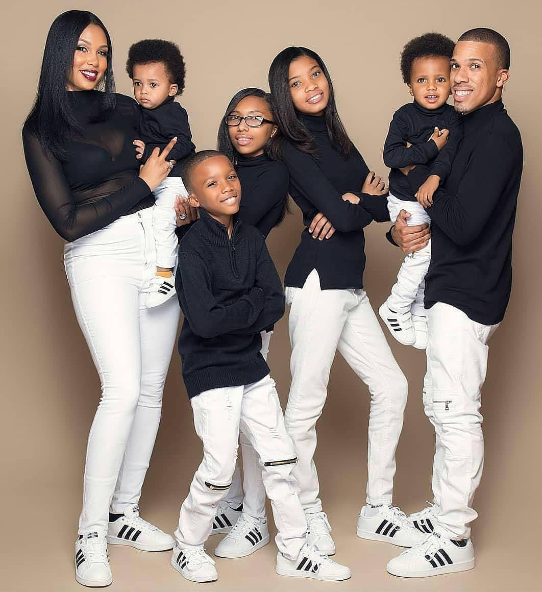 Photo Of Extremely Young Couple With Their Five Children photo-of-extremely-young-couple-with-their-five-children