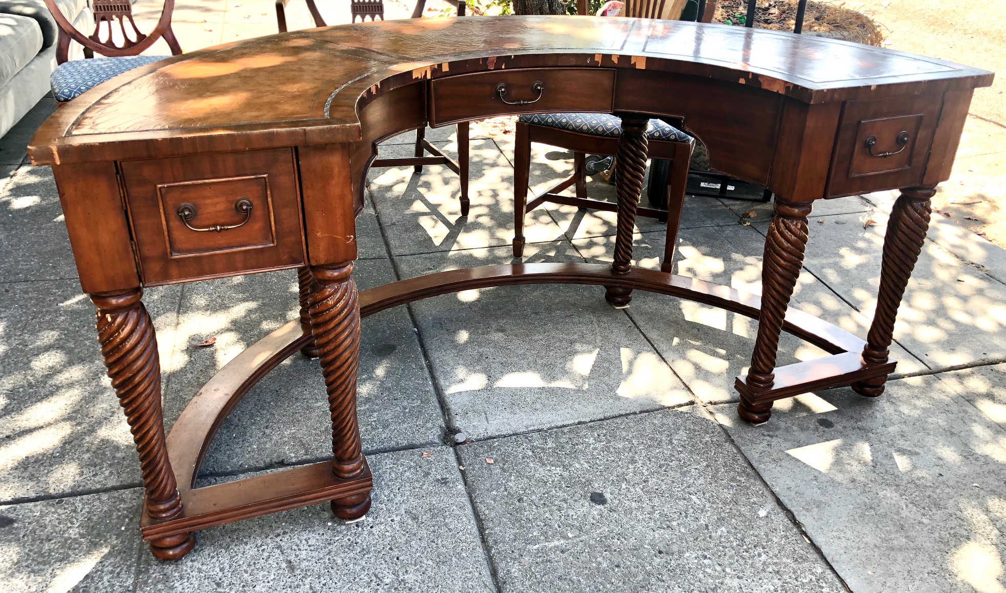 UHURU FURNITURE & COLLECTIBLES SOLD **BARGAIN BUY** 100268 Semi