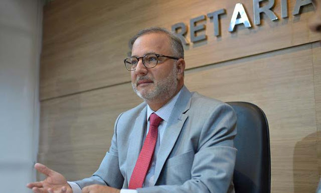 Secretário Fábio Vilas-Boas evoluiu bem, mas dependente de oxigênio