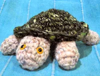 http://www.allcrafts.net/crochetsewingcrafts.htm?url=web.archive.org/web/20130113122311/http://www.fortheloveofyarn.com/Issues/Spring06/patterns/spring06_seaturtle.shtml