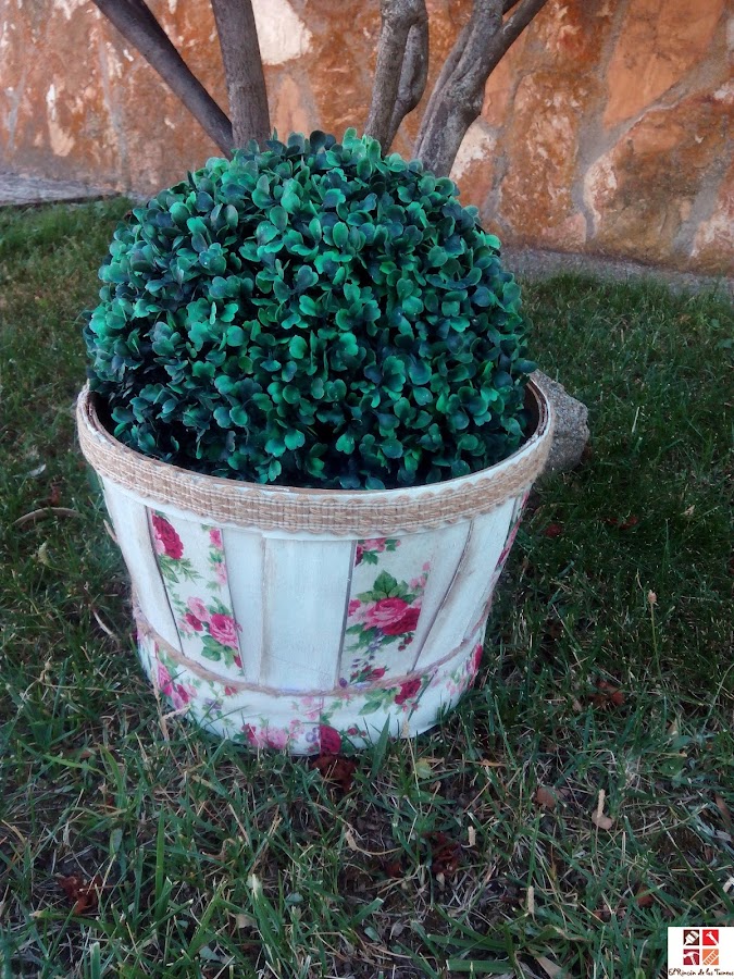 reciclar una maceta con decoupage