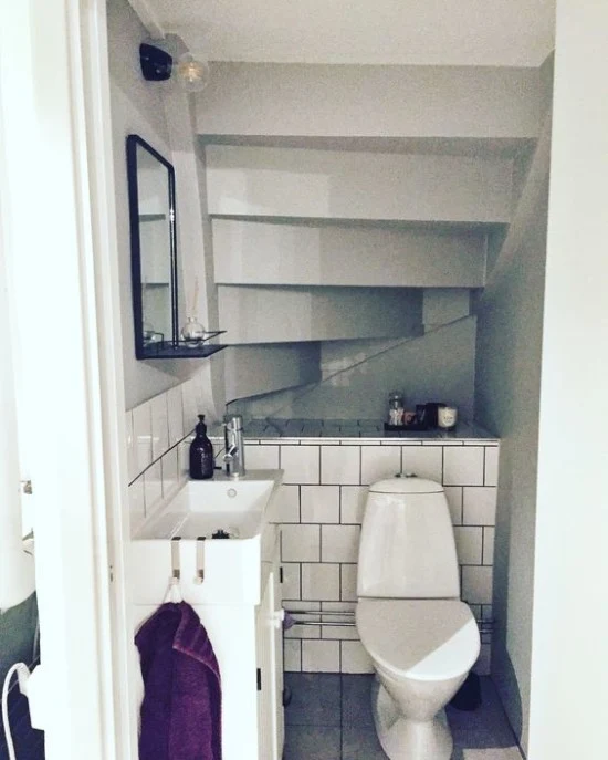 kamar mandi minimalis di bawah tangga kamar mandi minimalis di bawah tangga