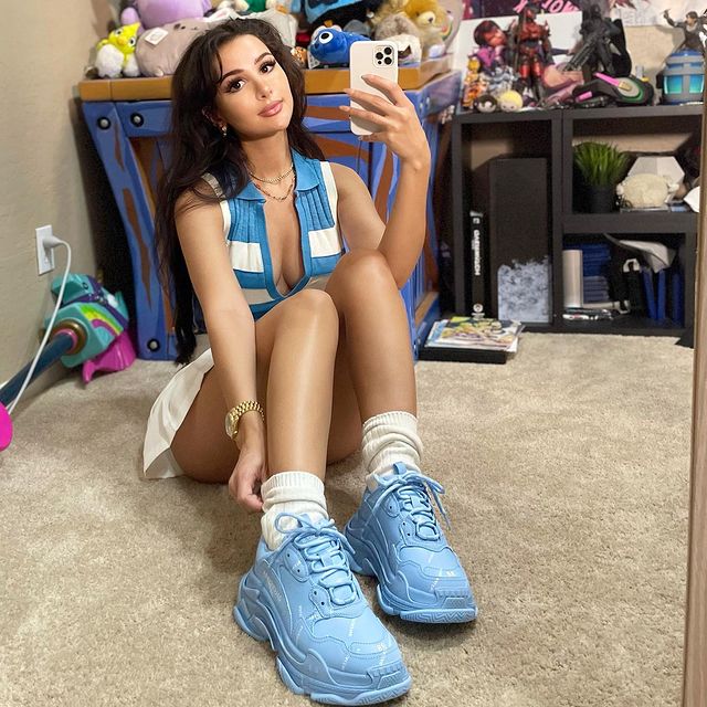 SSSniperwolf Wiki, Biography, Age, Profession, Family, Boyfriend, Lifestyle, Career, Height & More
