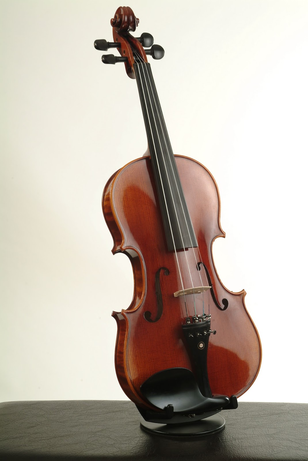 Euphony Musical If I am buying a RM400 violin, which types of strings