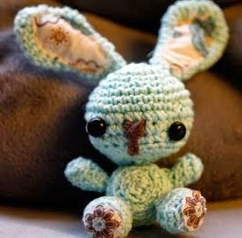 http://translate.google.es/translate?hl=es&sl=auto&tl=es&u=http%3A%2F%2Fwww.missoutlet.com%2FDIY-Amigurumi-doudou-lapin