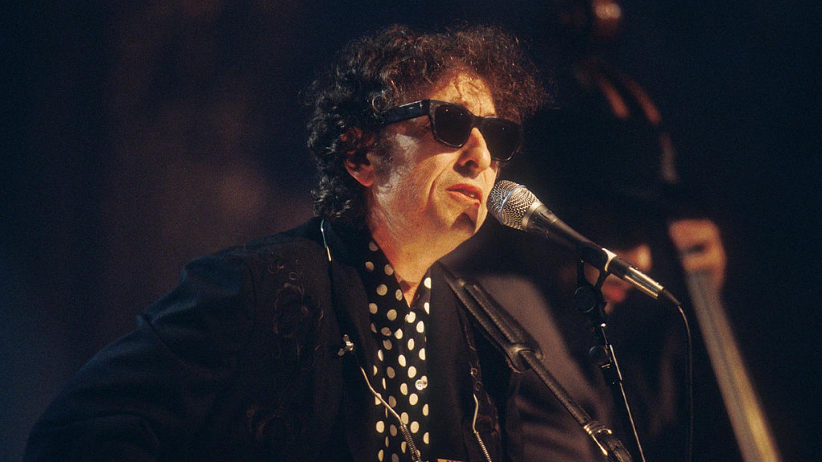 Stealing and giving odour: Bob Dylan: Another MTV Unplugged (1994)