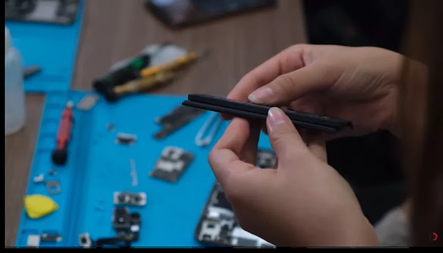 Confirm the first installation process card iPhone 11 Pro Max on a larger battery by 25 percent Confirm the first installation process card iPhone 11 Pro Max on a larger battery by 25 percent, Now with 15 watts an hour