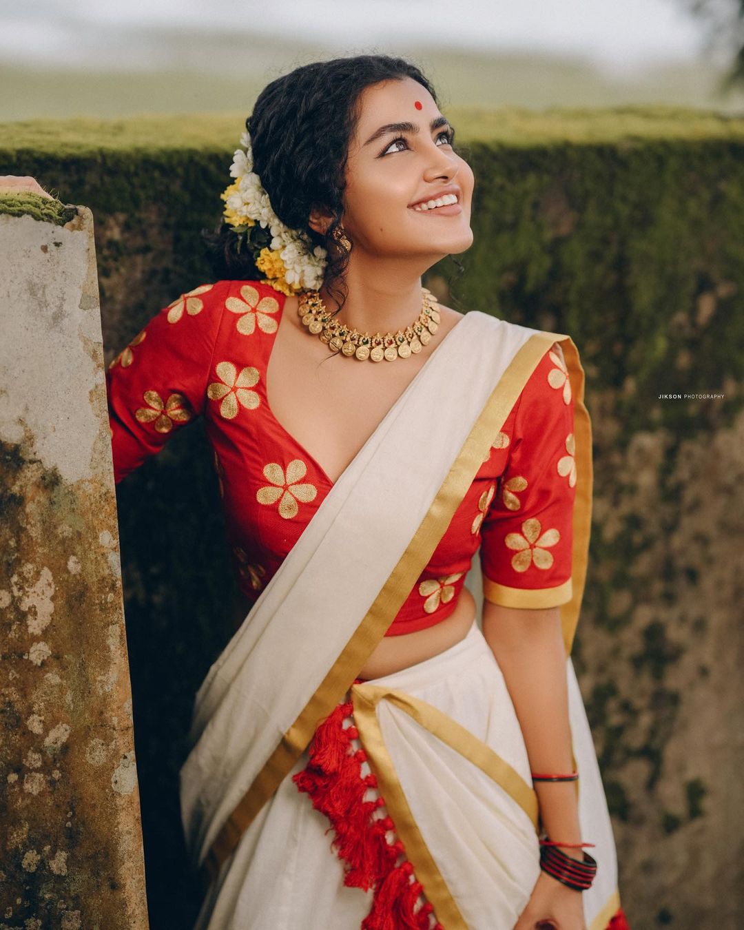 South Indian actress Anupama Parameswaran latest Onam photos