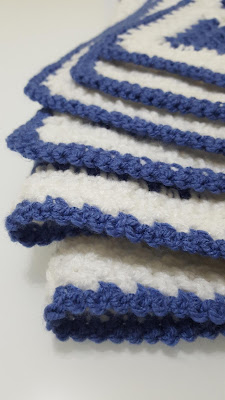Simple border makes this crochet blanket look complete and sophisticate