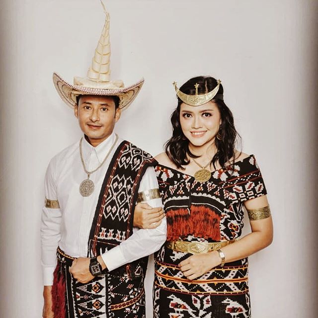 Pakaian Adat Provinsi Nusa Tenggara Timur Pakaian Adat Provinsi Nusa Tenggara Timur