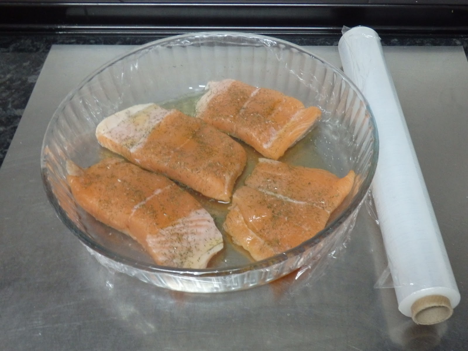 OSUKAA IS COOKING SALMON AL MICROONDAS CON SALSA DE YOGUR Y NECTARINAS CARAMELIZADAS / SALMON