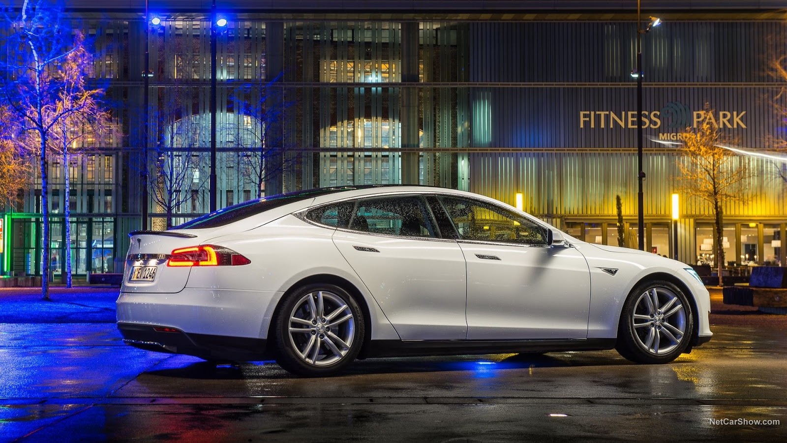 Top Car Brands: Tesla - car videos, pics, maps, history, crash tests and brand maker information