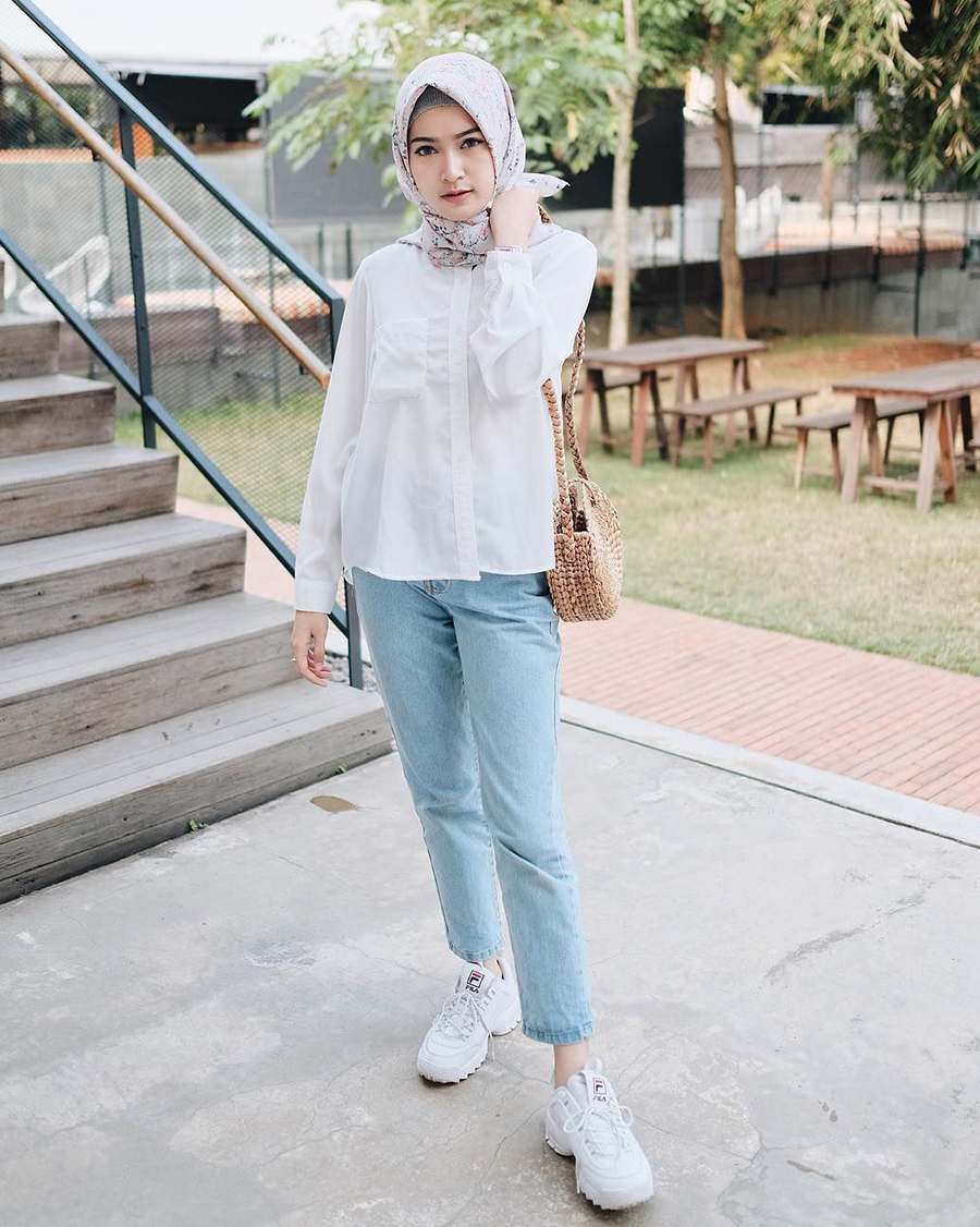 OOTD mahasiswi cantik dan manis pakai Jilbab