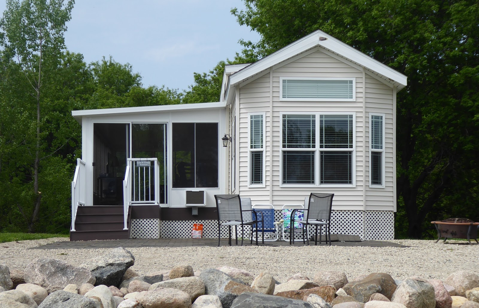 Lake Minnewaska Going Home Cabin and Adjoining Park