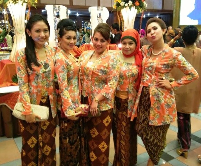 model kebaya batak modern 