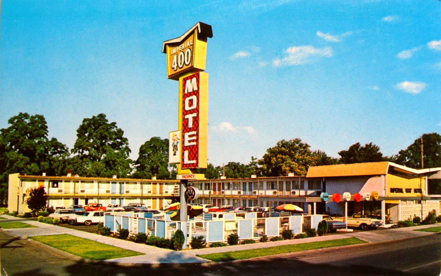 Imperial+400+motel+postcard.JPG