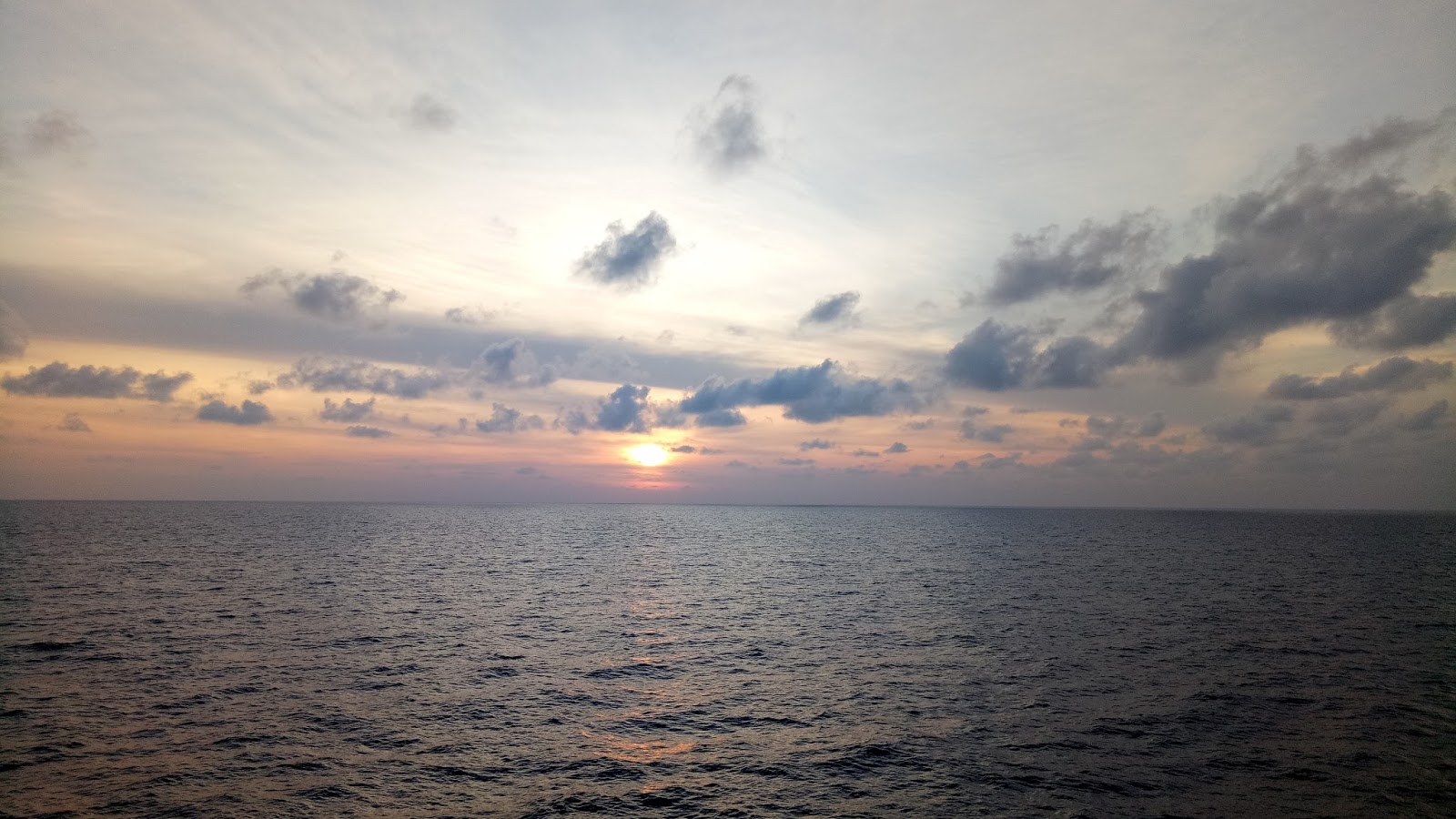 PANTAI ARUNG HIJAU: Primadona Kala Senja - ANAMBASPEDIA