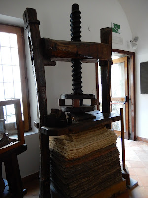 アマルフィのMuseo della Cartaの紙のプレス機