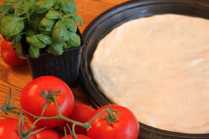 this is how to make homemade pizza dough and the recipe