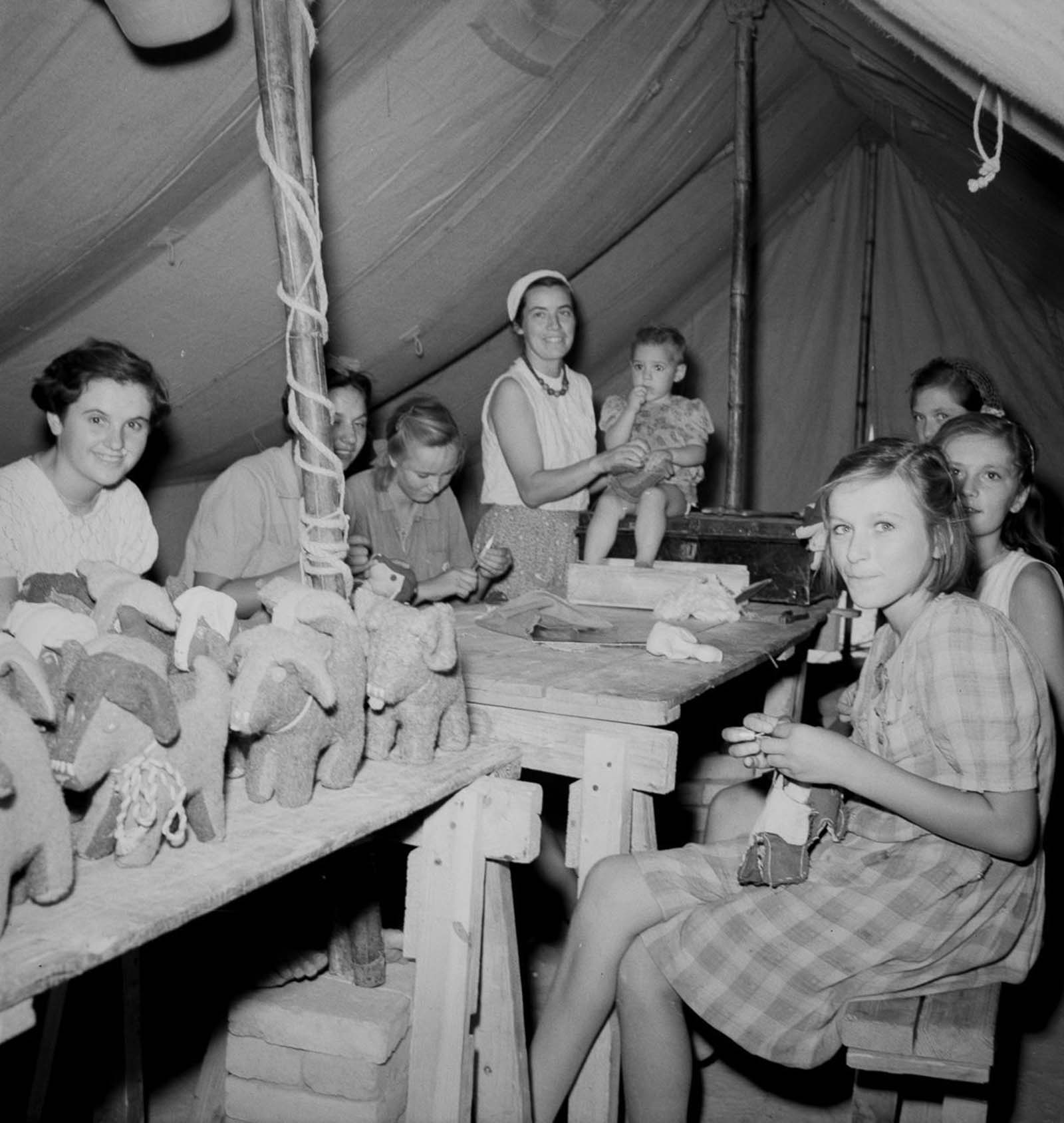 Rare photographs  When European refugees fled to Egypt  1944 - 74