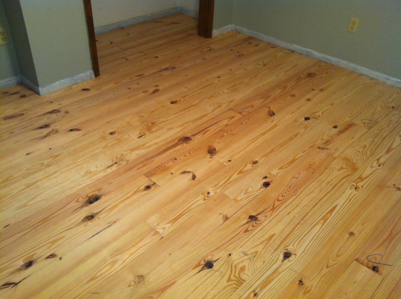 Knotty pine laminate flooring