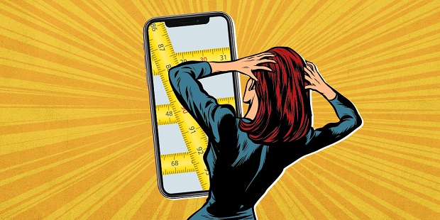 للرجال الذين يعملون في آبل، نعلم أنكم مهووسون بالحجم... انتقادات نسوية للآيفون الجديد