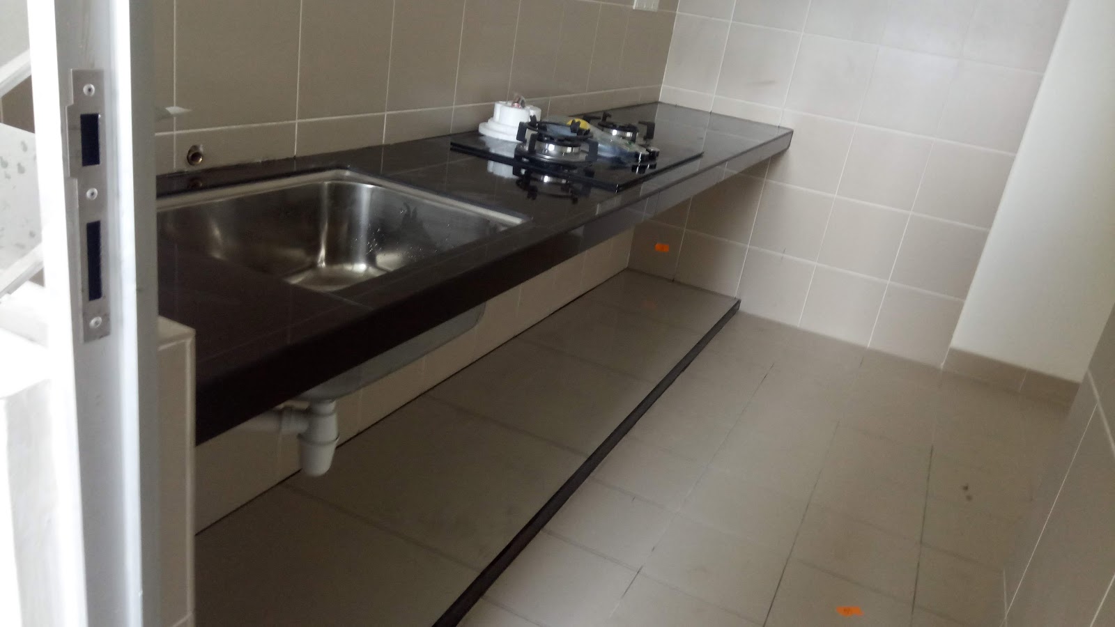 Table top konkrit warna hitam bentuk lurus