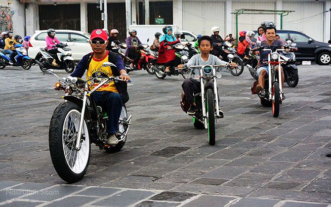 SELIGED di jalanan area Tugu Jogja