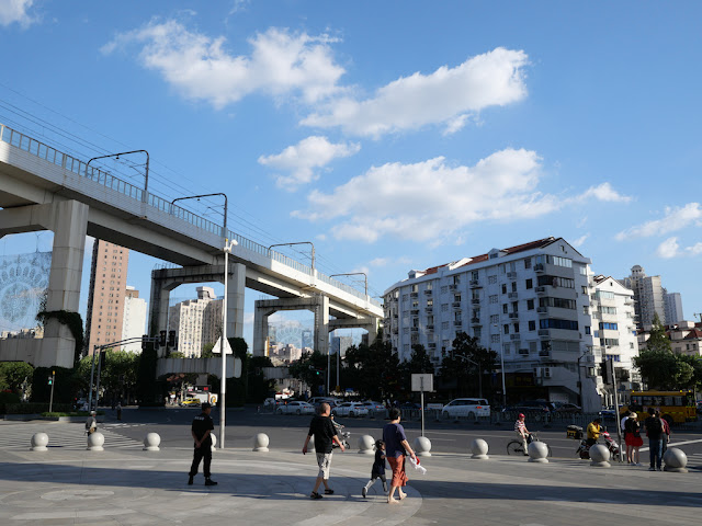 clouds and Line 3 of the Shanghai Metro