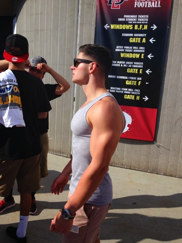 young-muscle-neighbor-college-bro-sunglasses-huge-swole-biceps-pecs