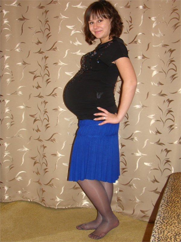 Русские беременные жены с разговорами. Русские беременные. Беременные женщины в колготках. Беременные русские женщины.